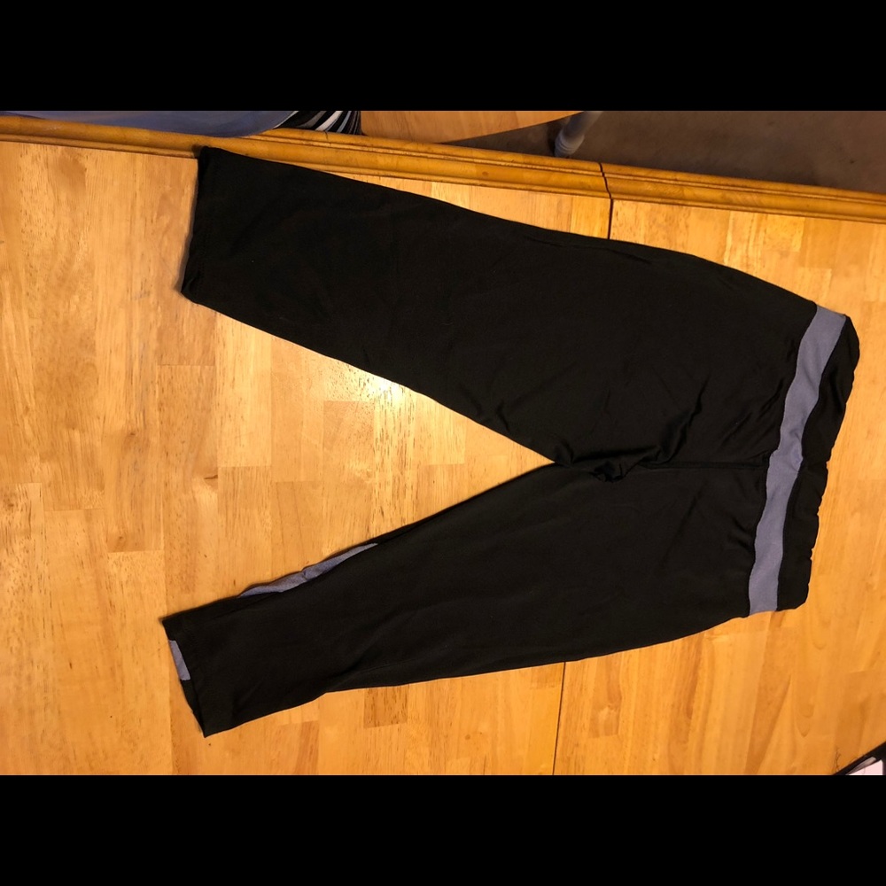 Cropped yoga pants